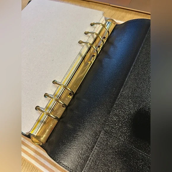 🌸SALE🌸Louis Vuitton Epi Black Agenda GM with new 2026 refill - Picture 10 of 16
